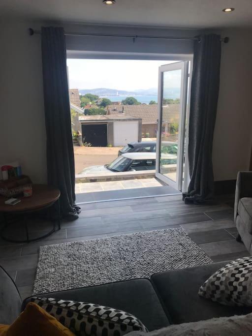 Mumbles - Modern Apartment With Panoramic Sea Views Oystermouth Екстер'єр фото