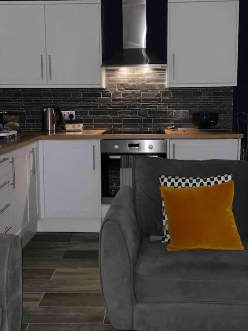 Mumbles - Modern Apartment With Panoramic Sea Views Oystermouth Екстер'єр фото