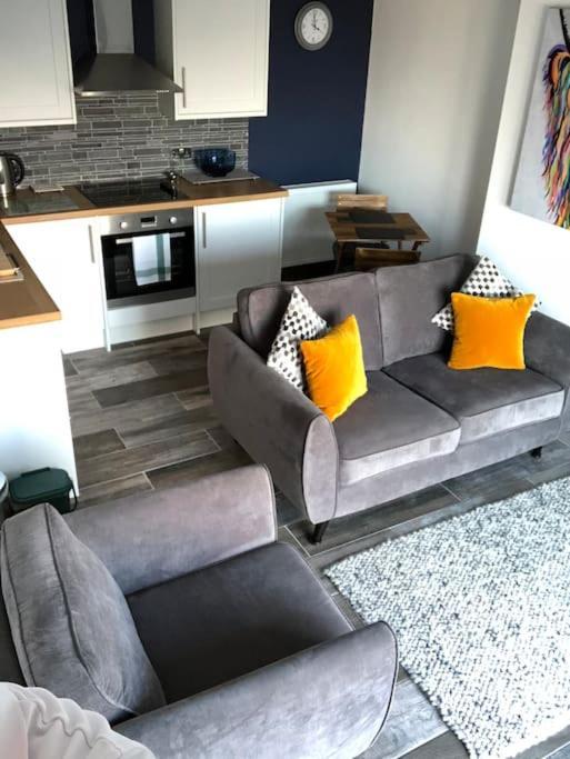 Mumbles - Modern Apartment With Panoramic Sea Views Oystermouth Екстер'єр фото