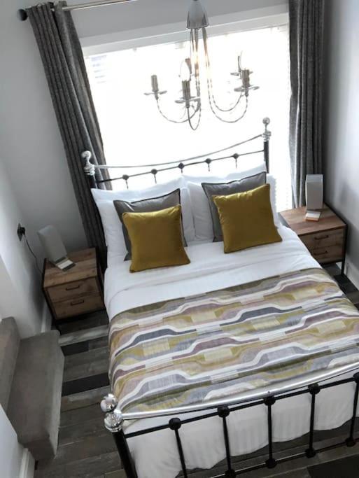 Mumbles - Modern Apartment With Panoramic Sea Views Oystermouth Екстер'єр фото