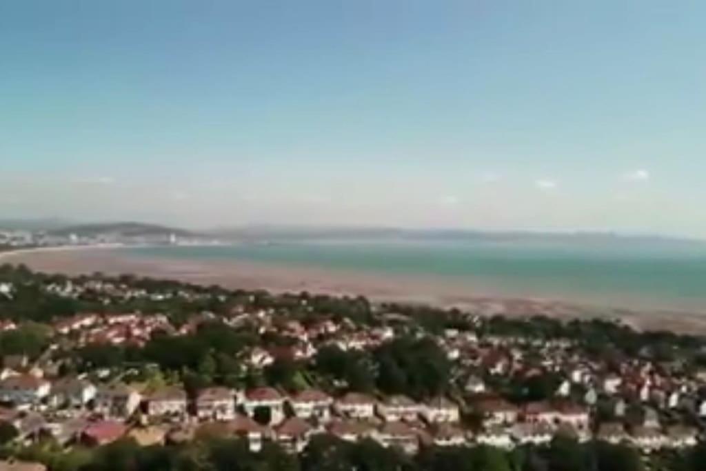 Mumbles - Modern Apartment With Panoramic Sea Views Oystermouth Екстер'єр фото