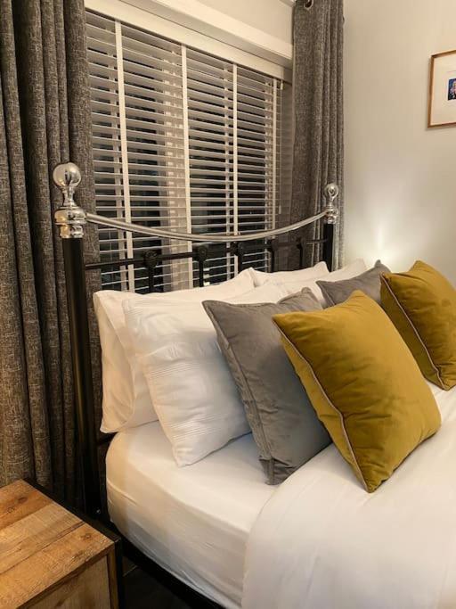 Mumbles - Modern Apartment With Panoramic Sea Views Oystermouth Екстер'єр фото