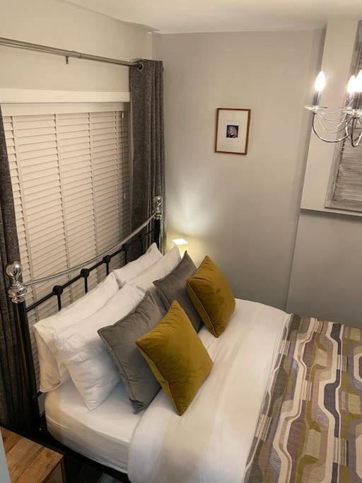 Mumbles - Modern Apartment With Panoramic Sea Views Oystermouth Екстер'єр фото