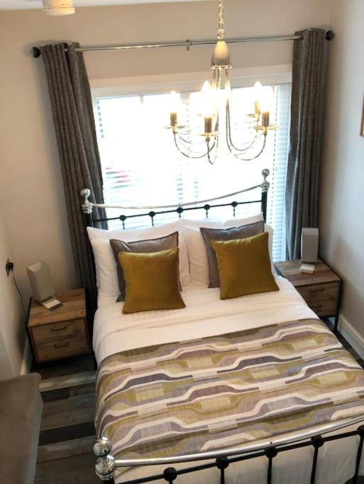 Mumbles - Modern Apartment With Panoramic Sea Views Oystermouth Екстер'єр фото