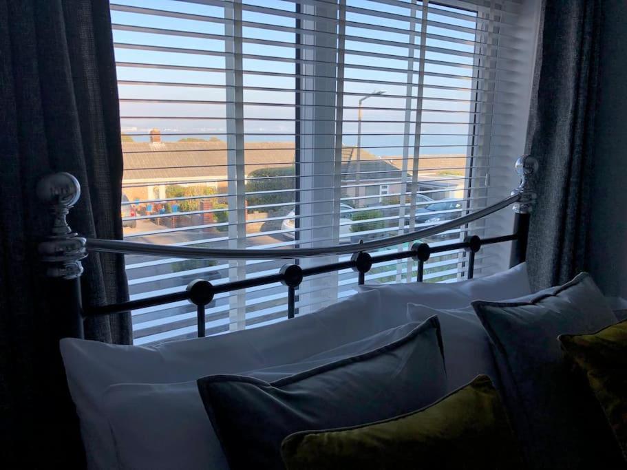Mumbles - Modern Apartment With Panoramic Sea Views Oystermouth Екстер'єр фото
